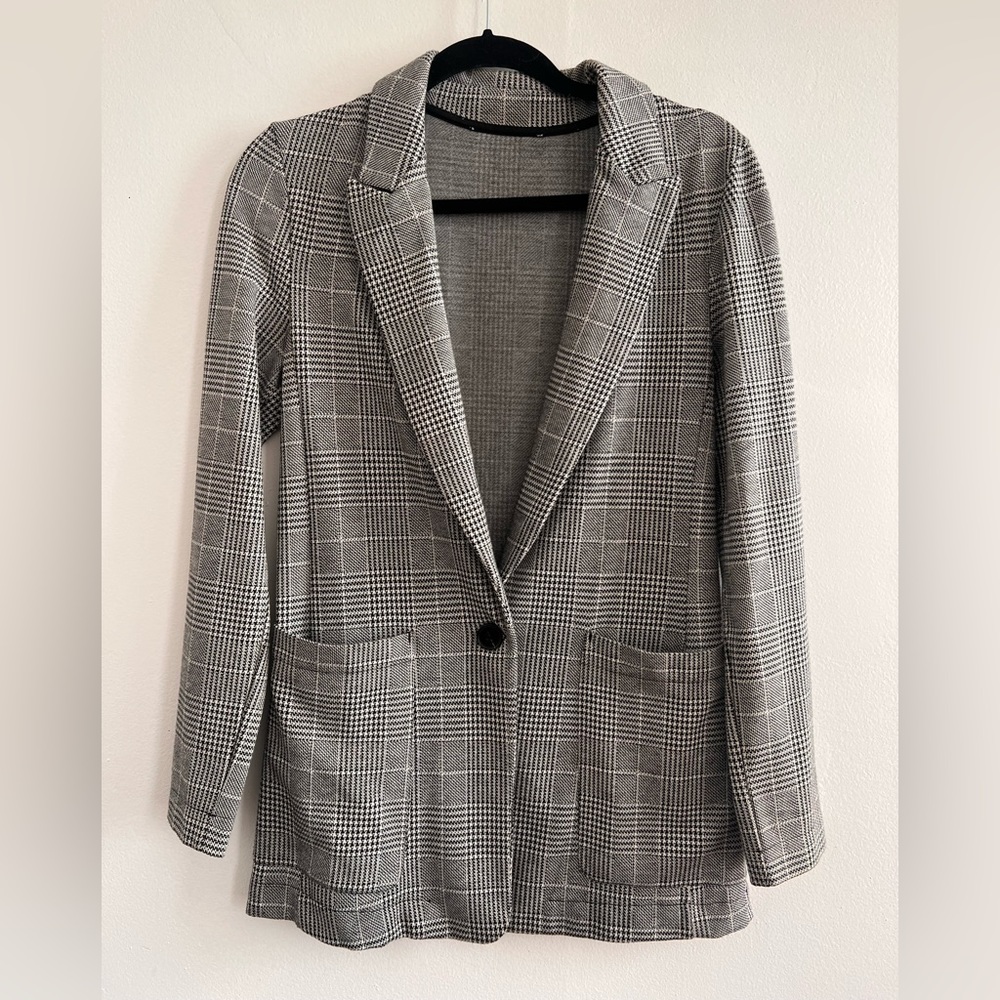 Size small black and white checkered blazer, small
